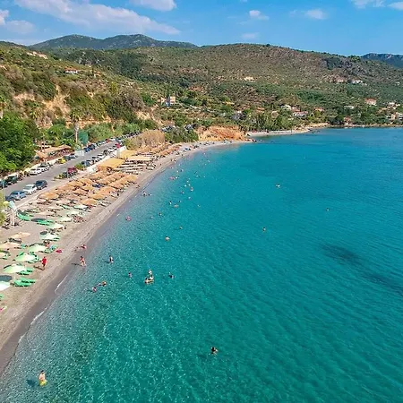 Kalamata's Spacious Getaway-taygetos Amazing View Hébergement de vacances *