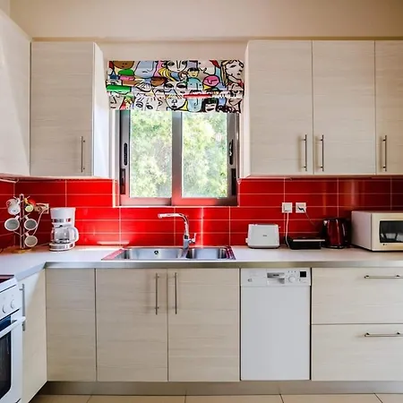 Kalamata's Spacious Getaway-taygetos Amazing View Ferienhaus *